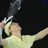 Jannik Sinner savoure son 3e titre du Grand Chelem KEYSTONE/AP/Vincent Thian